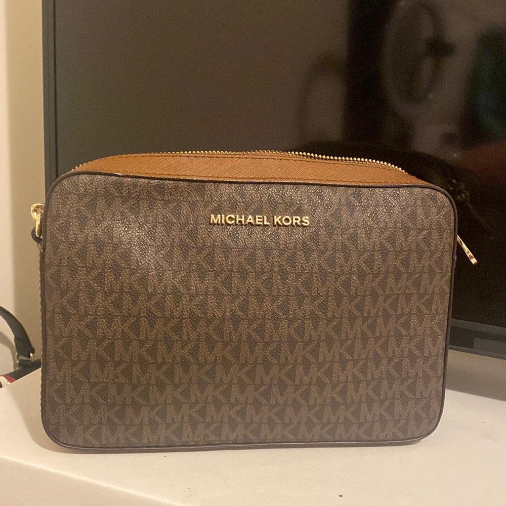 Michael kors medium crossbody